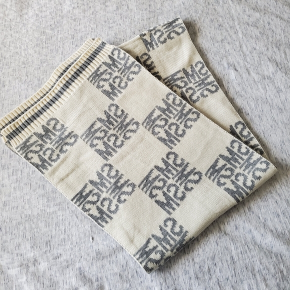 Steve Madden Scarf - Picture 2 of 4